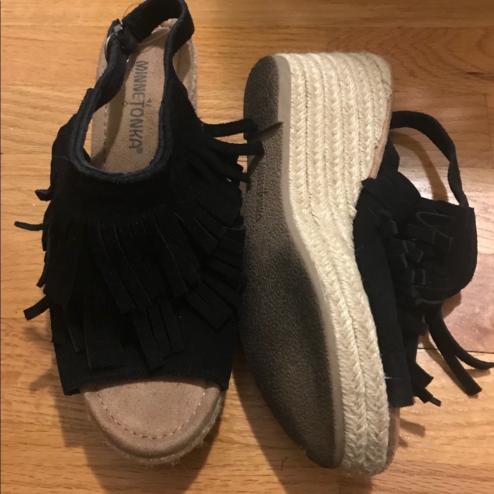 Minnetonka fringe heels